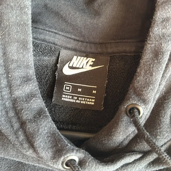 Nike Hoodie. Black. Size Medium. Used and still in great condition. No flaws. - Picture 4 of 7